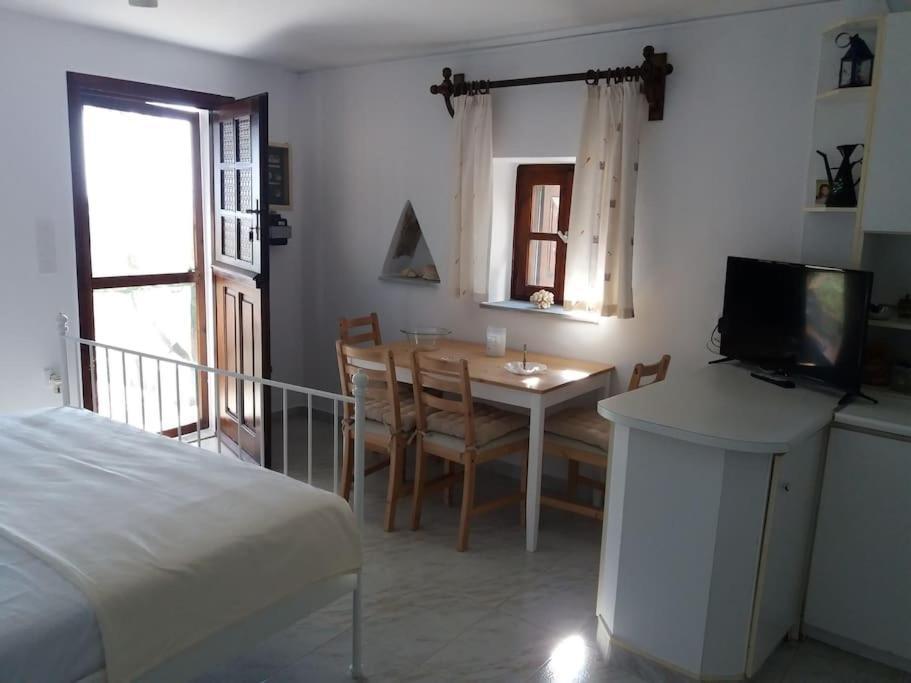 Grandpa Simos' Traditional Guest House Agios Romanos Exterior foto